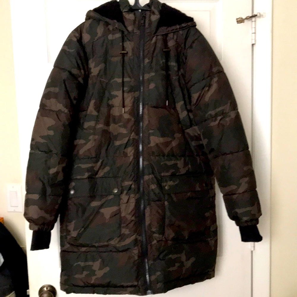Like NEW! AE Camo Puffer Jacket Coat